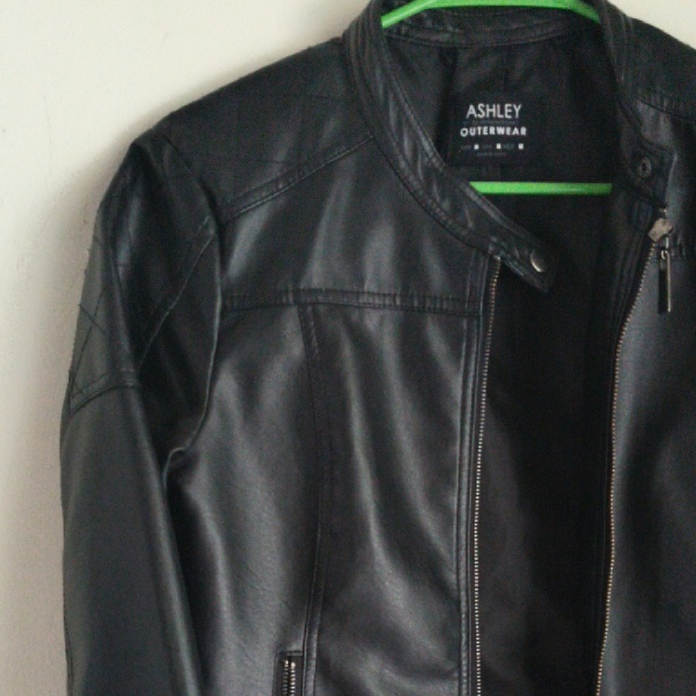 Ashley By 26 International Black Leather Jacket Timeless Style - Picture 3 of 3